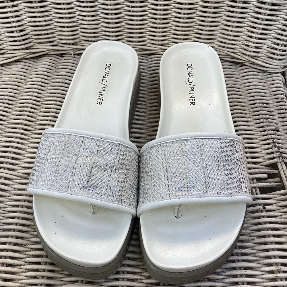 FIFI white color